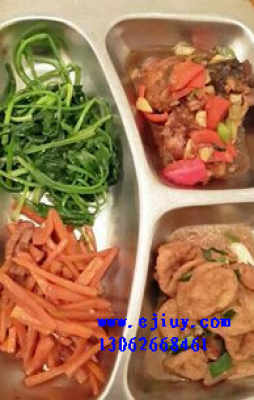 集約化、標(biāo)準(zhǔn)化與人性化 現(xiàn)代餐飲管理的多元實踐